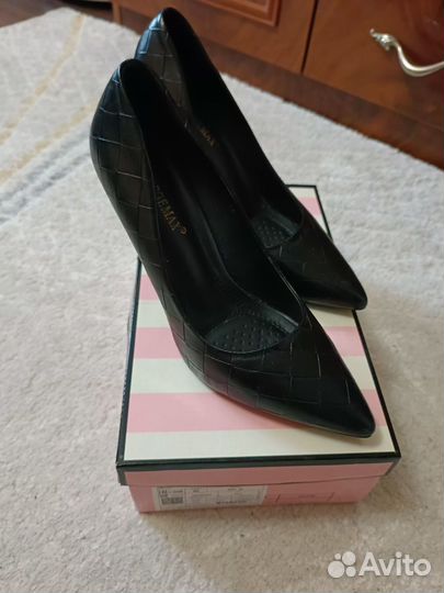 Туфли женские 40 размер лодочки на шпильке