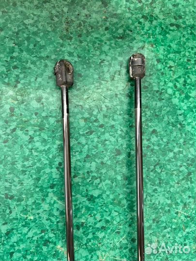 Амортизатор капота Mazda 3 BK 1.6 Z6 2005