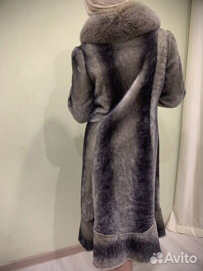 Шуба мутоновая с воротником из песца