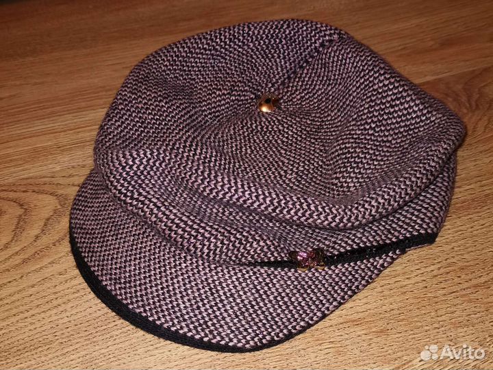 Бирет с козырьком