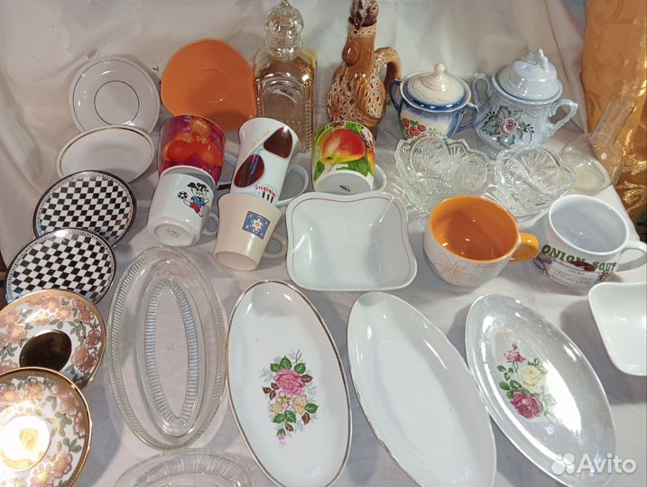 Посуда, тарелки, ложки, вилки