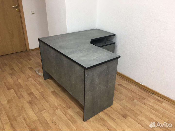 Стол офисный угловой с тумбой