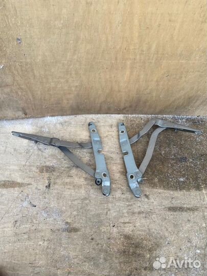 Петля крышки багажника левая/правая Audi A4 B6