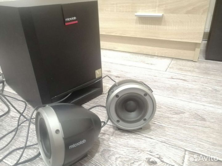 Продаю акустическую систему microlab V12
