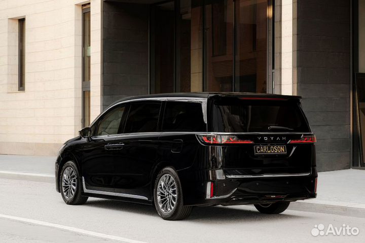 Аренда минивэна Voyah Dream phev без водителя