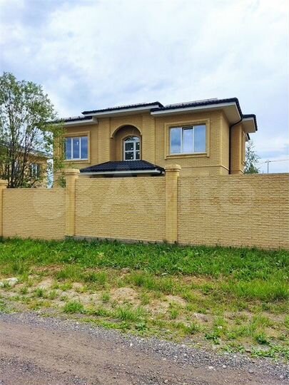 Дом 193,3 м² на участке 4,5 сот.