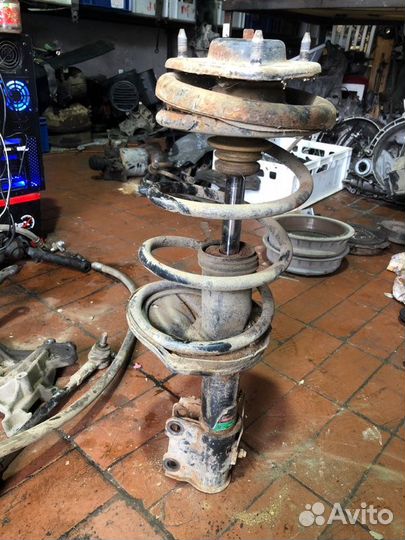 Стойка в сборе передняя Mitsubishi Lancer седан