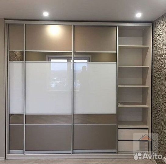 Шкаф с полками