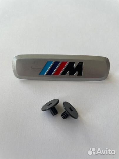 Шильдик металлический с эмблемой авто /M