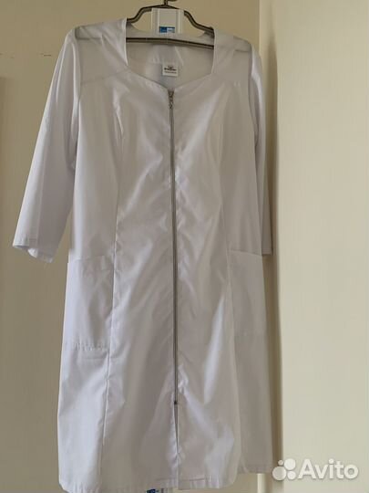 Белый медицинский халат