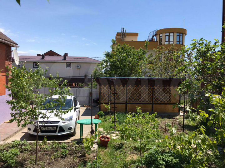 Комната 28 м² в 1-к., 1/2 эт.