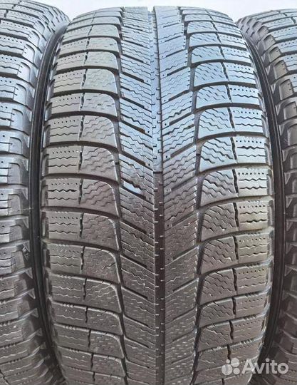 Michelin X-Ice XI3 235/45 R17 97H