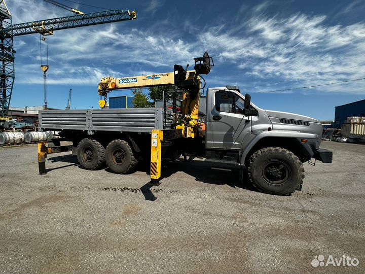 Урал 4320-6951-74 с КМУ, 2016