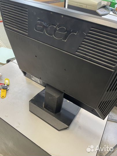 Монитор Acer 19 дюймов квадратный