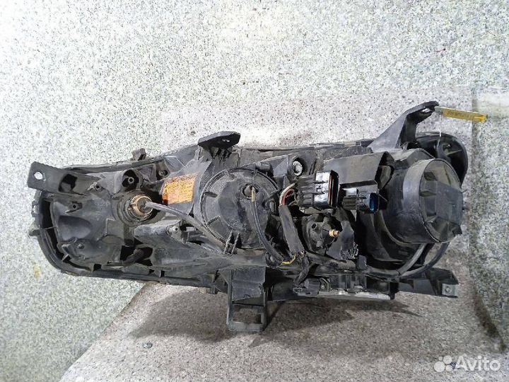 Фара правая Mitsubishi Outlander