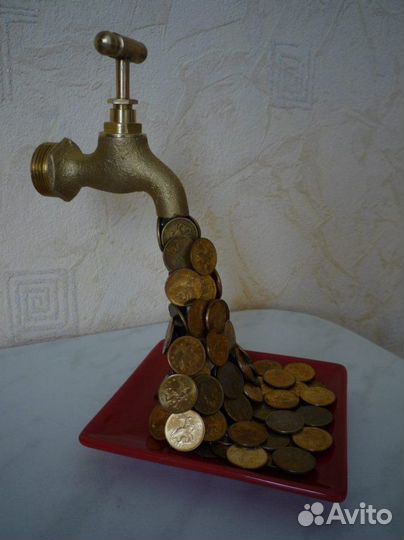 Чаша изобилия изделие из монет