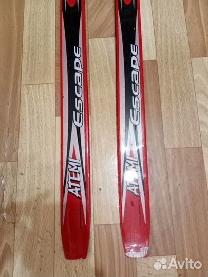 Лыжи Atemi деревопластик 150см, палки ботинки 35р