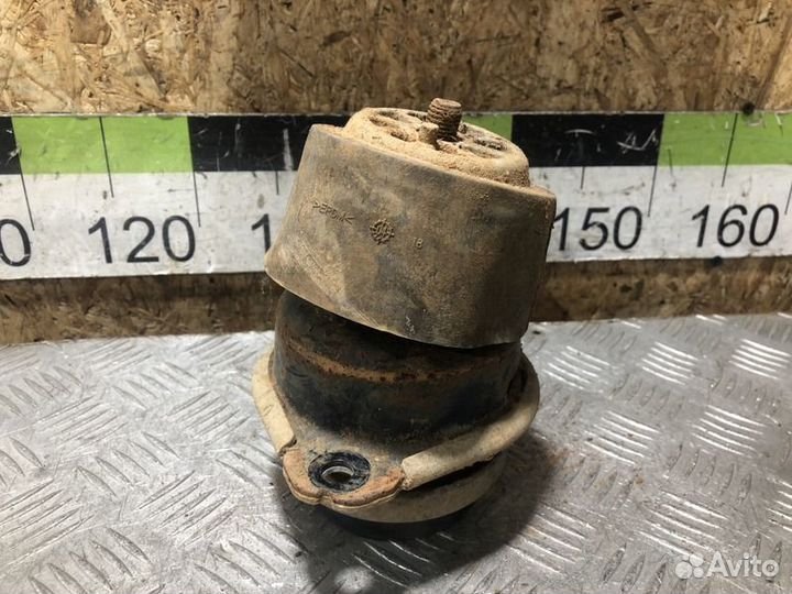 Опора двигателя правая Volkswagen Touareg 2002 201