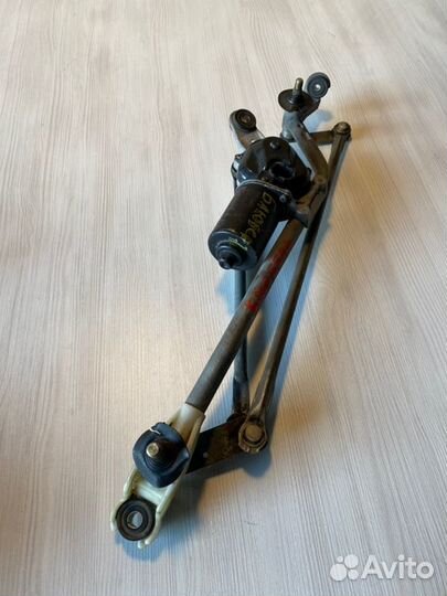 Механизм стеклоочистителя передний Nissan Bluebird