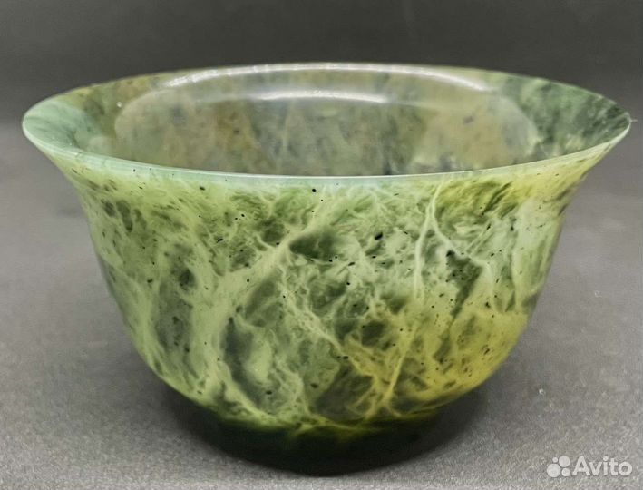 Большая пиала из нефрита