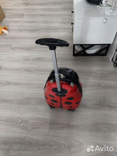 Чемодан на колесах детский бу