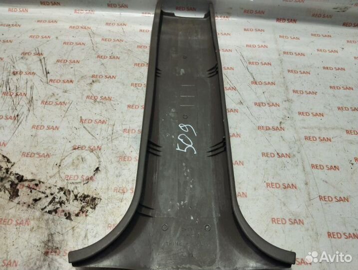 Накладка стойки кузова Mitsubishi Montero Sport