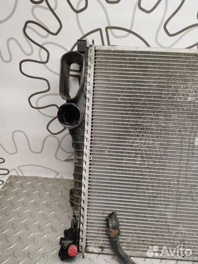 Радиатор охлаждения двигателя Mercedes-Benz