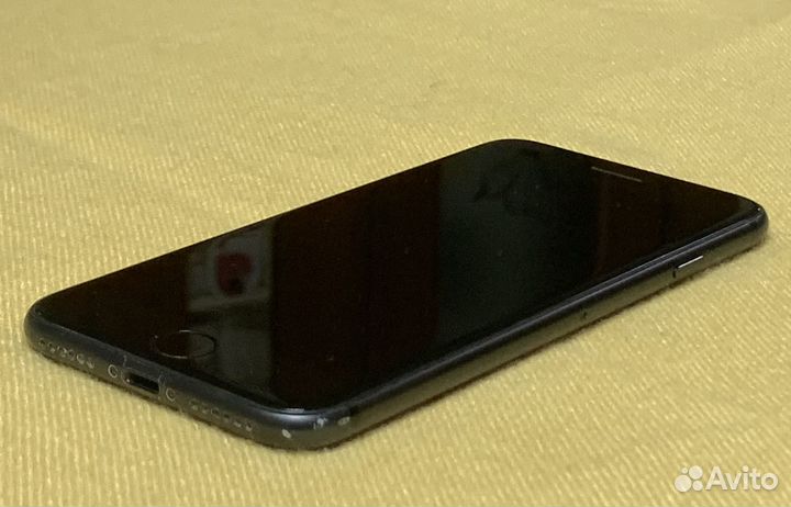 iPhone SE, 64 ГБ