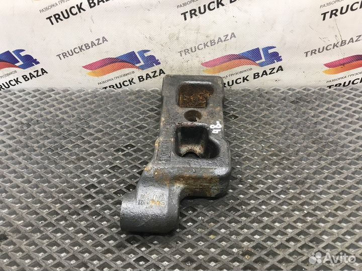 9603221628 Кронштейн переднего амортизатора правый