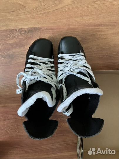 Хоккейные коньки bauer
