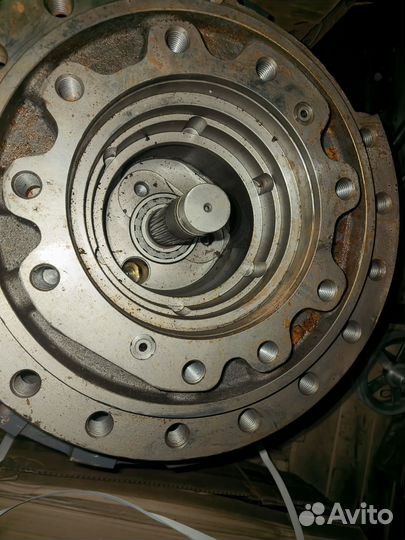 Бортовой редуктор Хитачи 200-240