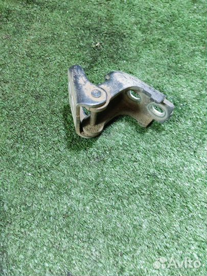 Петля двери передняя правая Renault Megane 3