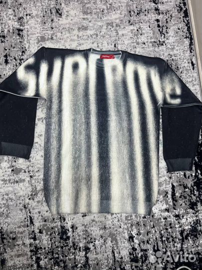 Свитер supreme blurred logo sweater