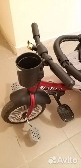 Велосипед с родительской ручкой Bentley