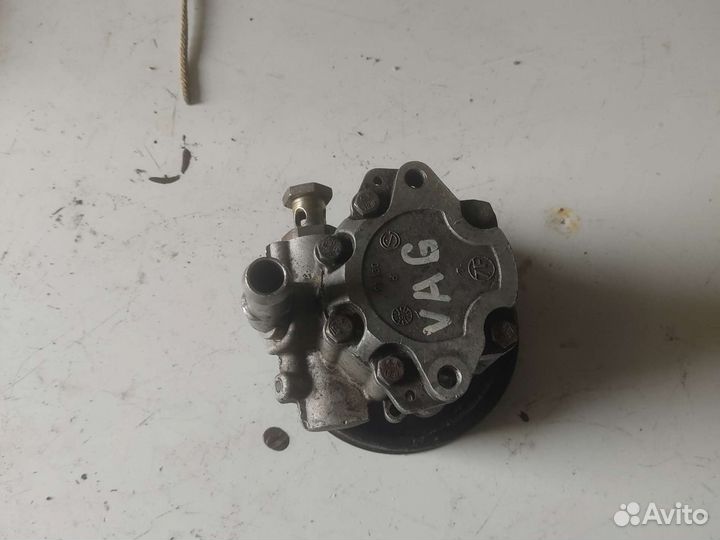 Насос гура Audi A3 AKL AEH 1.6