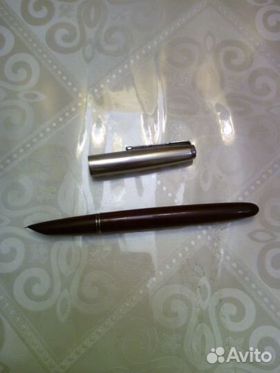 Ручки с золотым пером