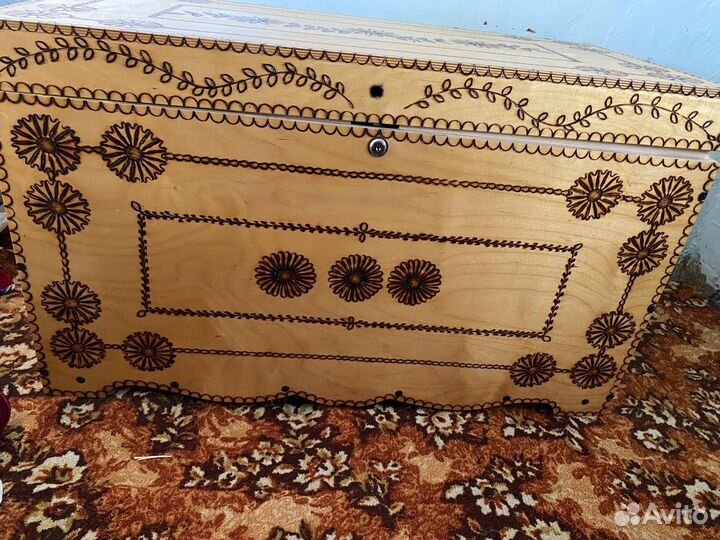 Сундук деревянный