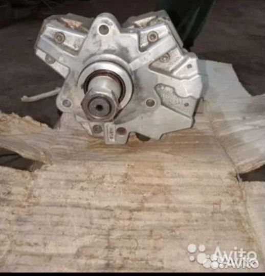 Продам топливный насос для экскаватор