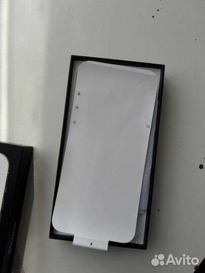 Коробка от iPhone 13 pro max