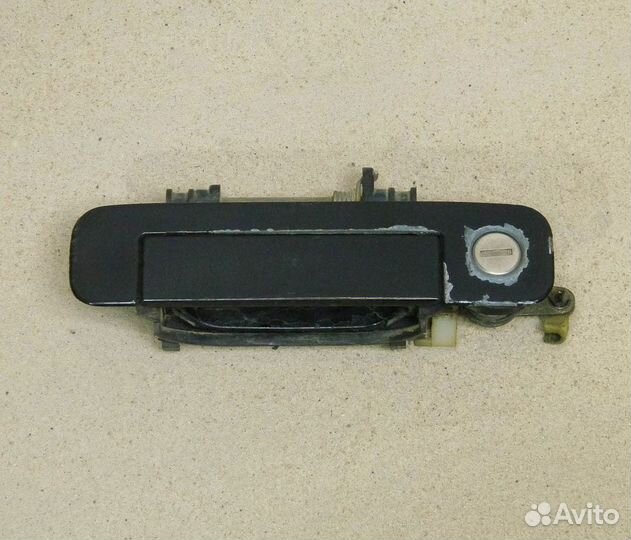 Ручка двери передней левой наружная Audi 80 B3