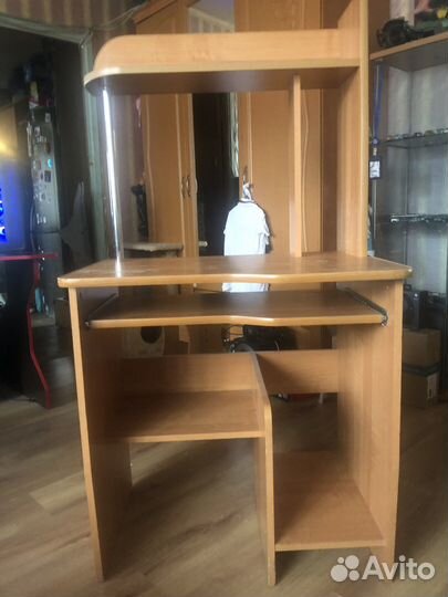 Письменный компьютерный стол