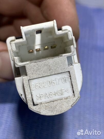 Датчик включения стоп сигнала Лягушка Nissan terra