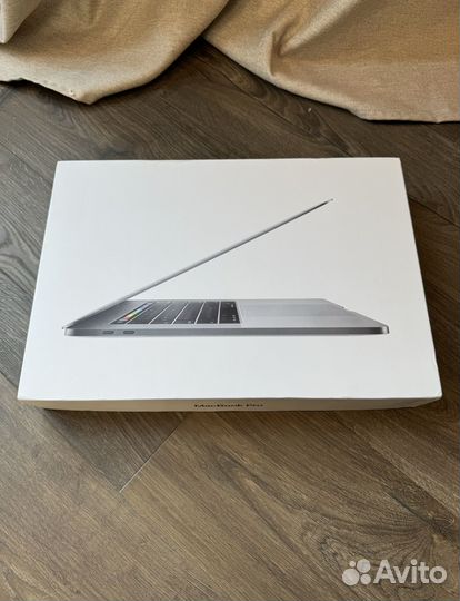 Macbook Pro 15 (2018), Space gray/Core i7