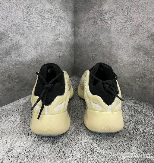 Кроссовки adidas yeezy boost 700