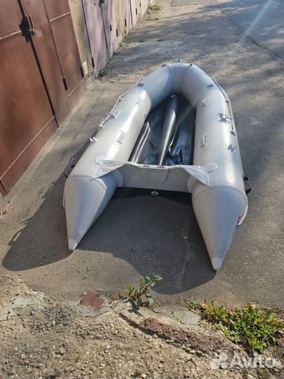 Лодка Nissamaran 320 cс мотором 9.8