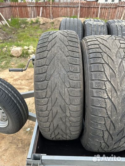 Nokian Tyres Hakkapeliitta R2 SUV 225/65 R17 106R