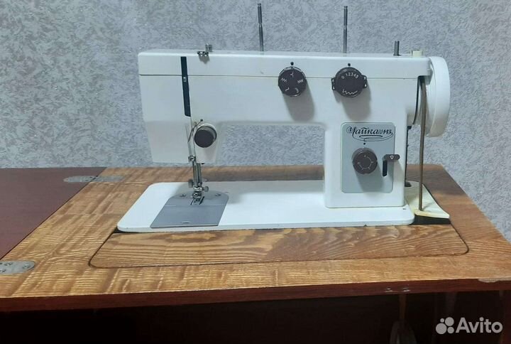 Швейная машина Чайка 143