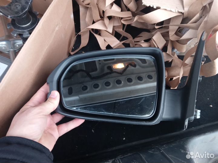 Боковое зеркало левое