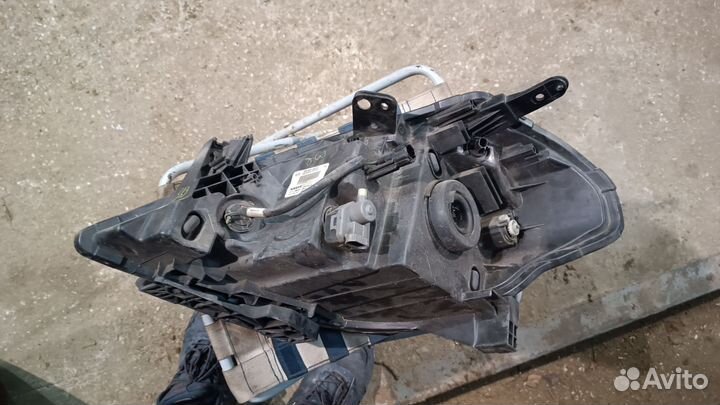 Фара nissan tiida