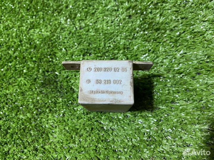 Реле поворотников Mercedes C-class W201